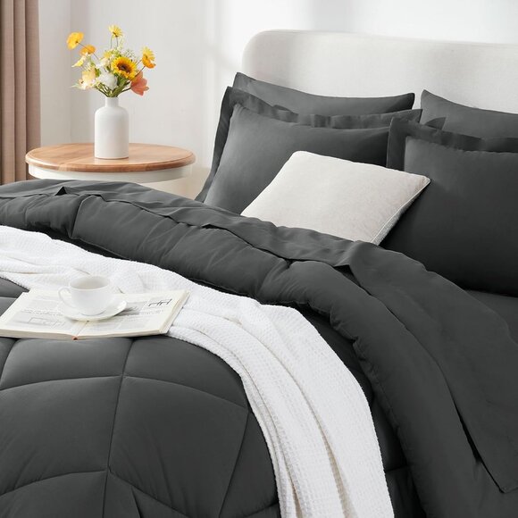 7 Pieces, Luxury Soft Bed Set for All Seasons, Bedding Set w/Down Alternative - Picture 3 of 6